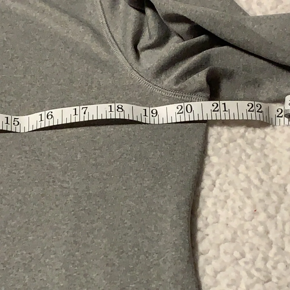 Under Armour Men’s Gray Thin Heat Gear Jacket, Like New - Picture 5 of 9